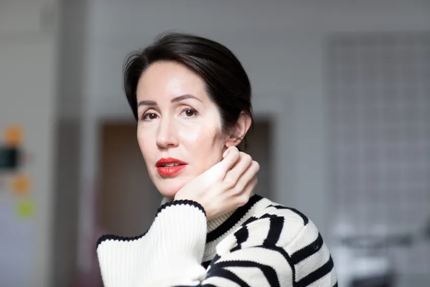 Foto på författaren och föreläsaren Clara Törnvall.